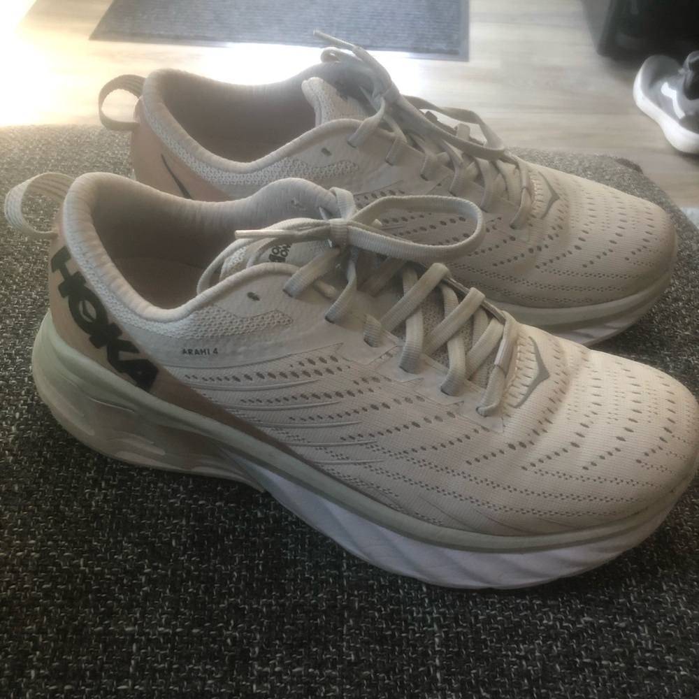 Hoka Arahi 4 - Nimbus Cloud size 8